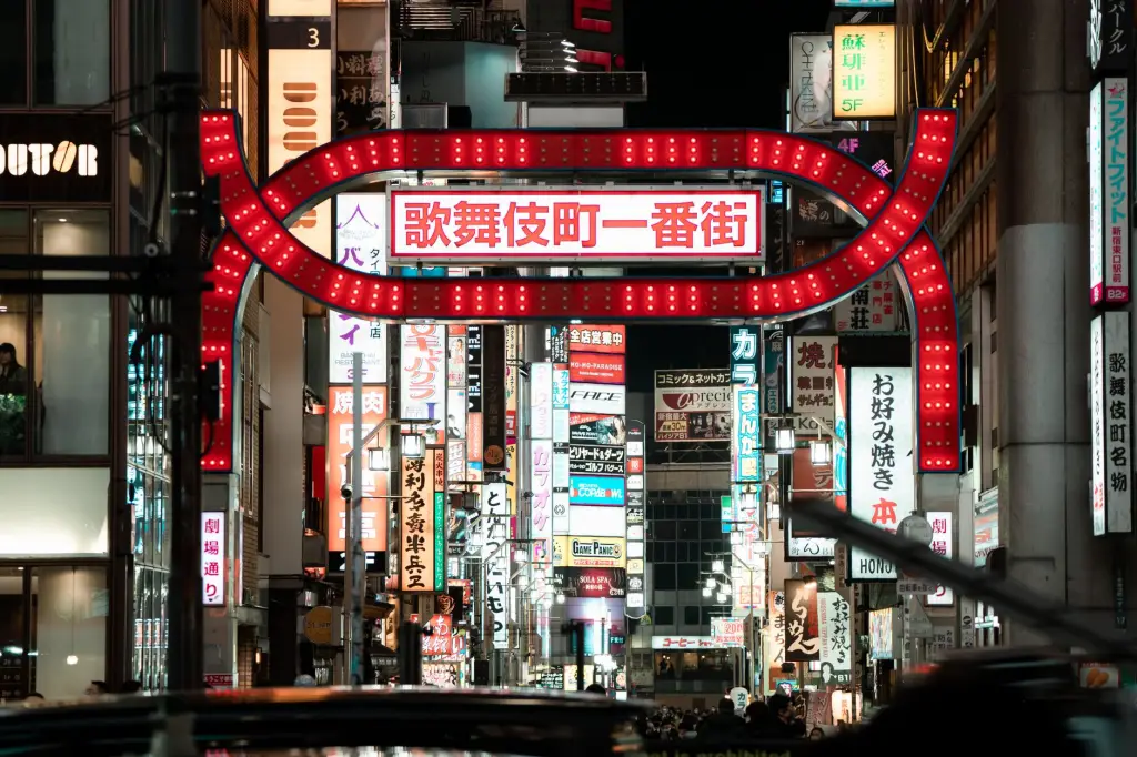包装设计与画册制作对比：企业宣传物料如何选择更合适
