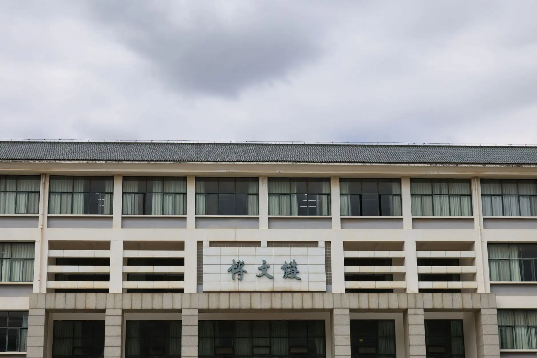 广告画册设计制作工艺对比：数码快印与胶印的适用场景