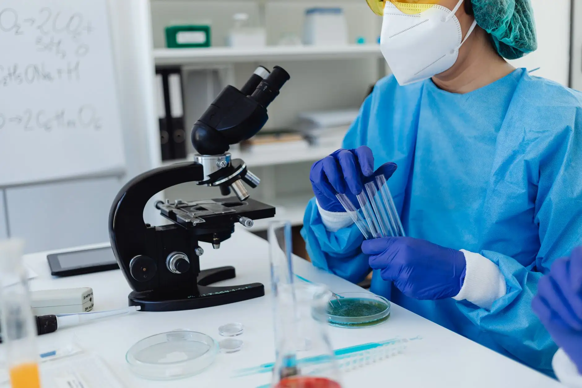 企业VI视觉识别系统在品牌升级中的实际应用与设计策略