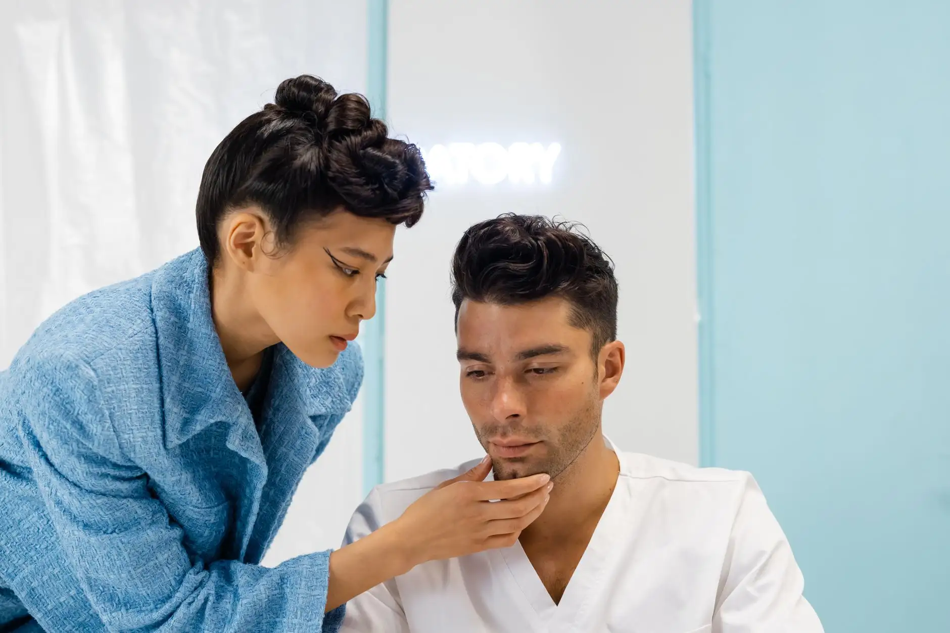 企业画册与包装设计差异对比：如何根据行业特性选择视觉方案