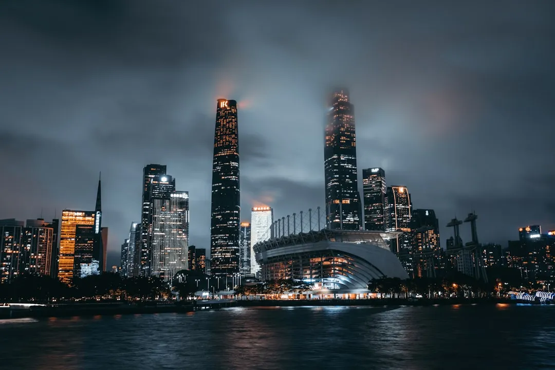 企业画册制作工艺对比：胶装与锁线精装的质量差异分析