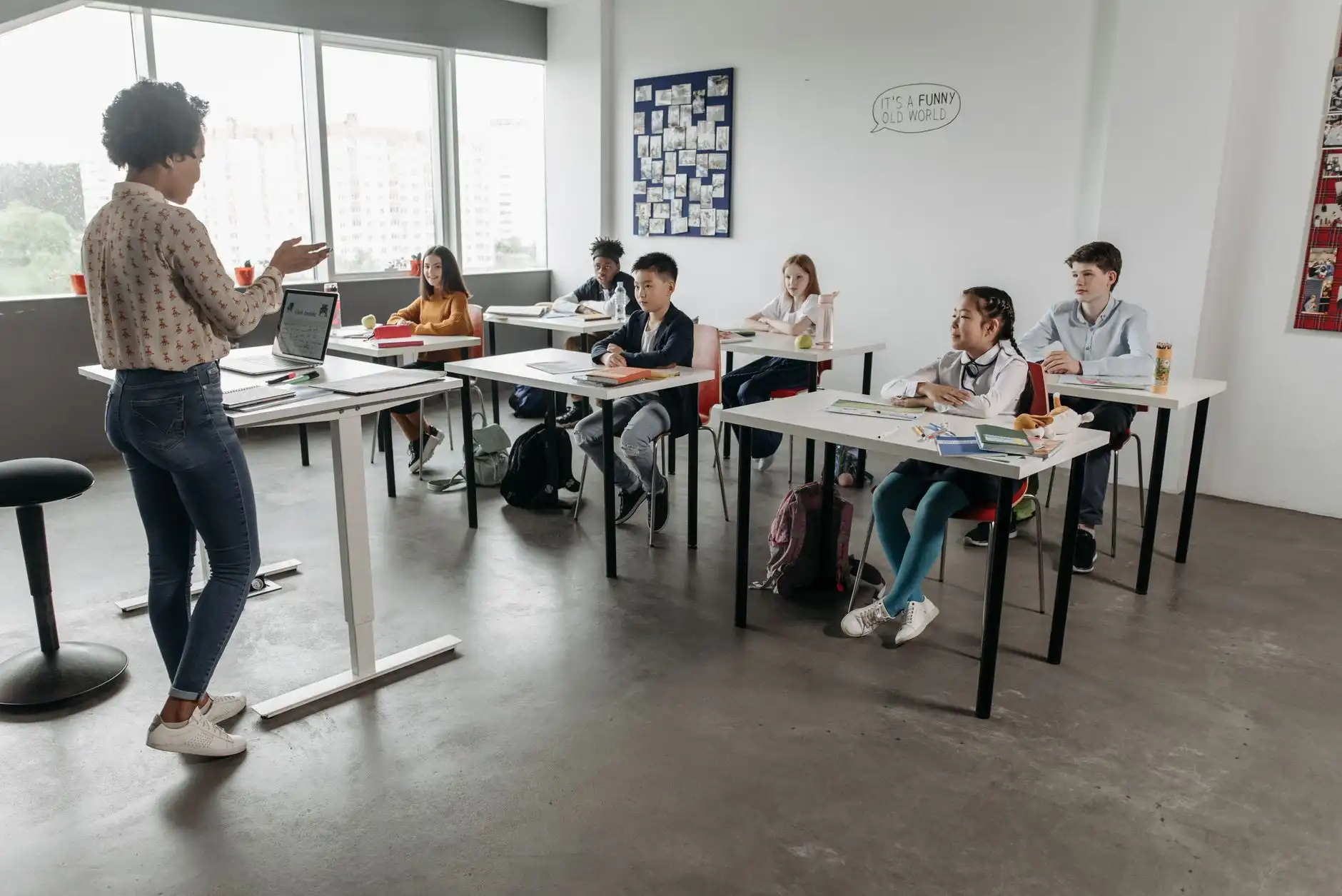 包装设计与画册制作对比：企业宣传物料如何选择更合适的呈现方式正文配图 1
